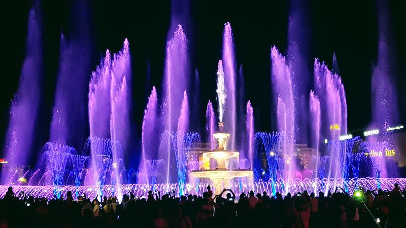 bucharest fountain show